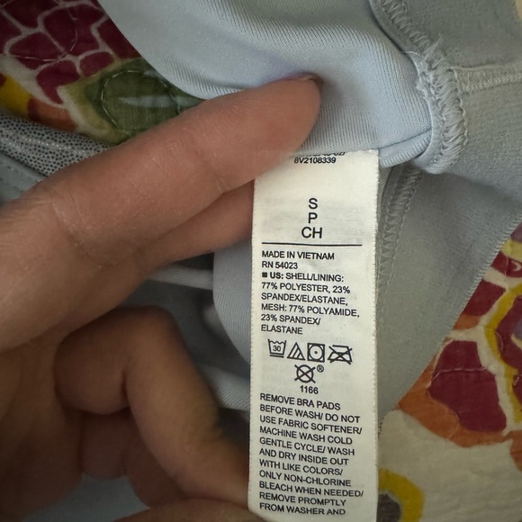 Old Navy Active Powersoft Build-In Bra Top - Picture 4 of 4